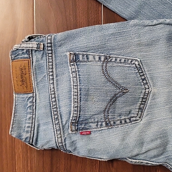 Levi's Well-Loved 515 Boot Cut Jeans, size 8 Medium, light wash - Picture 3 of 12